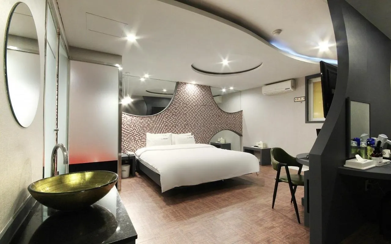 Rosso Hotel contacts